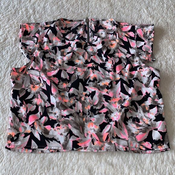 B Jewel crop top size medium - Picture 7 of 16